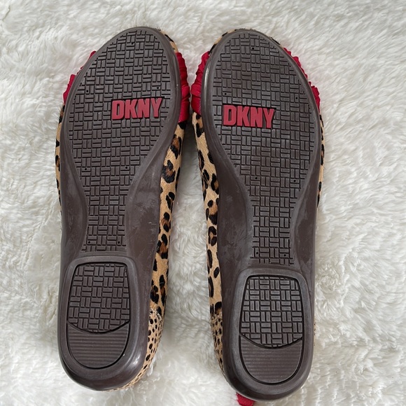 DKNY Leopard Ballerina Flats with Red Trim - Picture 6 of 7